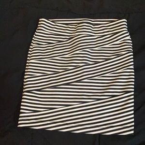 Stripe patterned pencil skirt